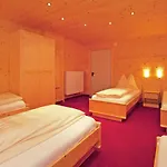Lovely Chalet In Mayrhofen With Private Garden بيت للعطل *