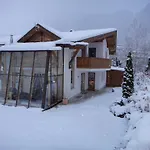Lovely Chalet In Mayrhofen With Private Garden بيت للعطل مايرهوفن