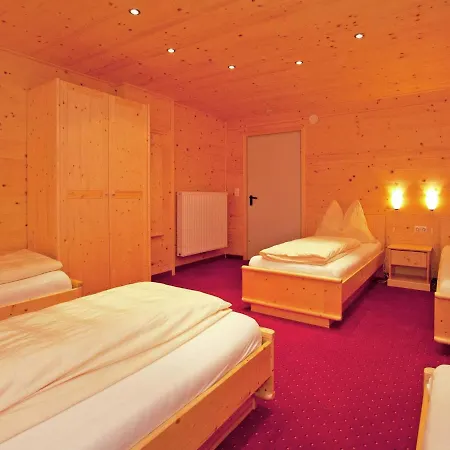 Lovely Chalet In Mayrhofen With Private Garden Ferienhaus *