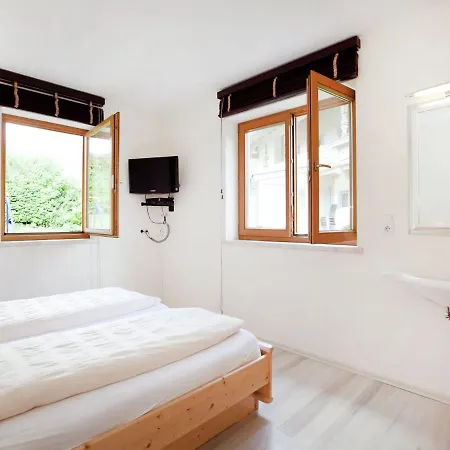 Lovely Chalet In With Private Garden * Mayrhofen
