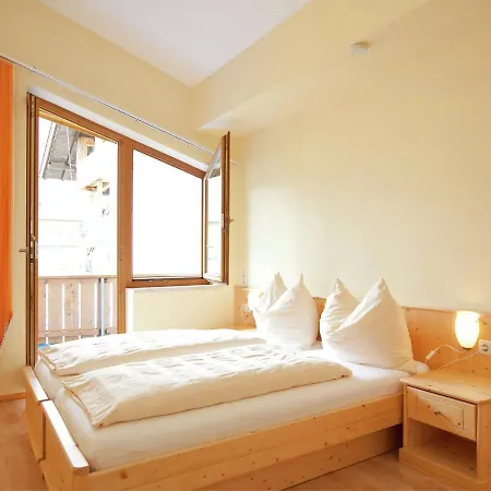 Lovely Chalet In Mayrhofen With Private Garden Ferienhaus *