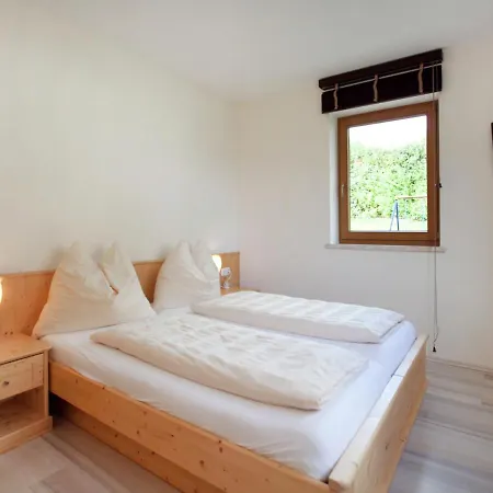 Lovely Chalet In With Private Garden 메이른호픈