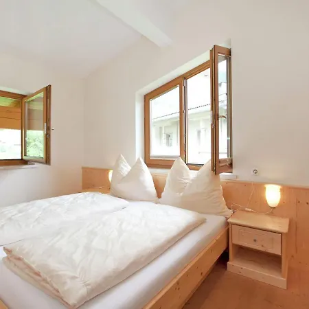 Lovely Chalet In With Private Garden 펜션 메이른호픈