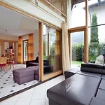 Lovely Chalet In With Private Garden Dom wakacyjny